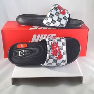 Nike men's Victori one slide